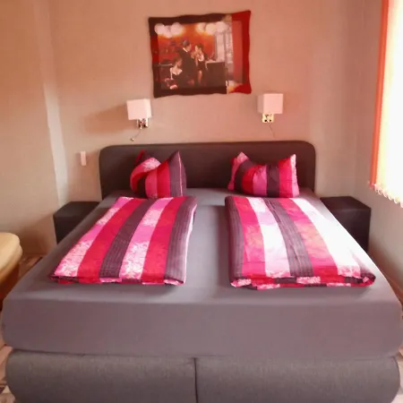 Restaurant Zum Valwiger Herrenberg بيت ضيافة فلاويخ