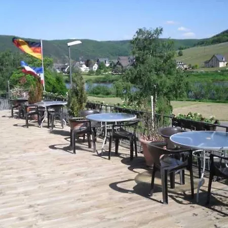 Konukevi Restaurant Zum Valwiger Herrenberg 3*