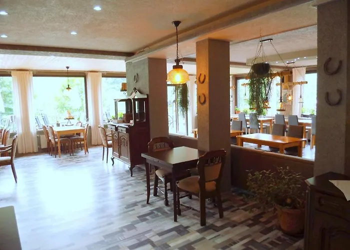 Restaurant Zum Valwiger Herrenberg 招待所 3*