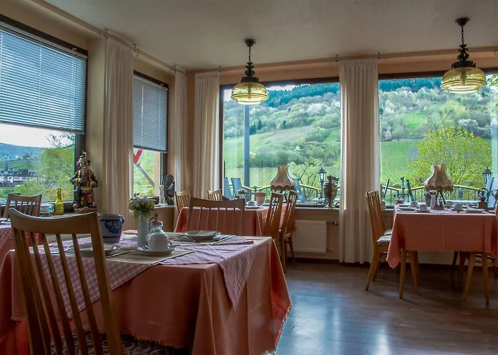 Restaurant Zum Valwiger Herrenberg 招待所 3*