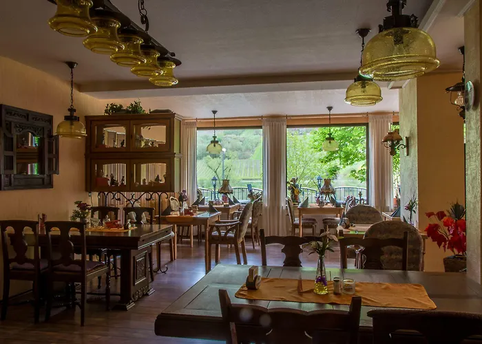 Restaurant Zum Valwiger Herrenberg 招待所 瓦尔维熙